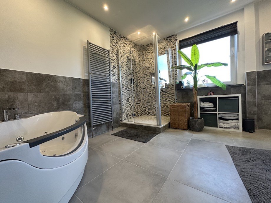 Badezimmer Mehrfamilienhaus Bischofsheim