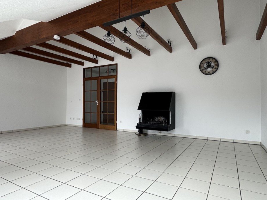Wonzimmer 1 Dachgeschosswohnung R�sselsheim