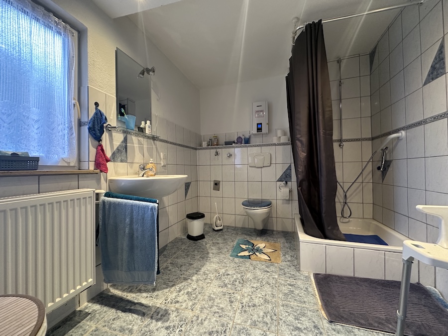 Badezimmer EG Zweifamilienhaus Manubach