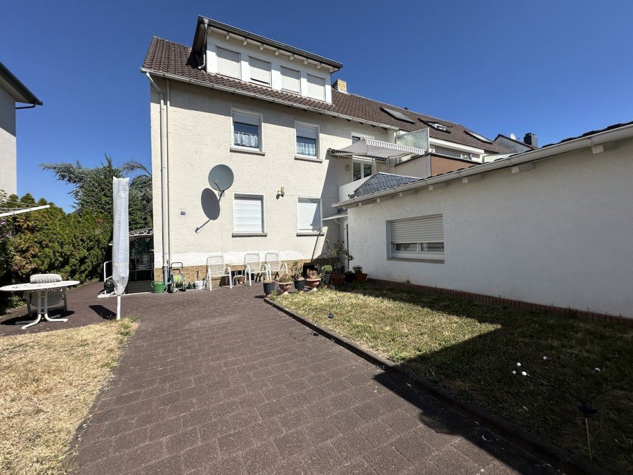 Frontansicht Mehrfamilienhaus R�sselsheim