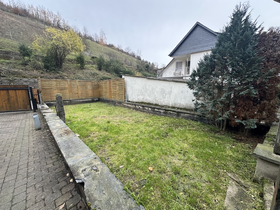 Vorgarten Zweifamilienhaus Manubach