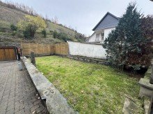 Vorgarten **VERKAUFT**Wohnidylle im Mittelrheintal: Zweifamilienhaus mit Hanglage
