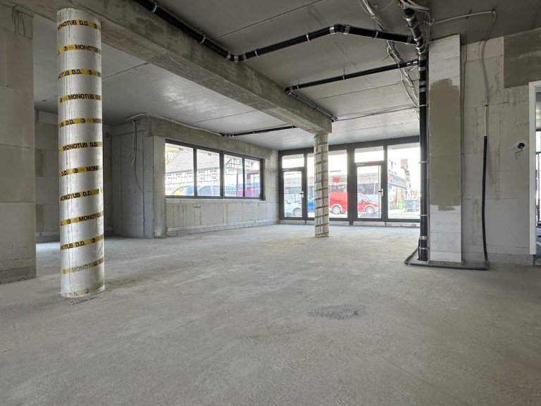 Eingang Bischofsheim Einzelhandel **VERMIETET** Gewerbefl�che in exklusiver Lage von Bischofsheim
