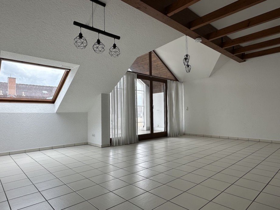 Wohnzimmer Dachgeschosswohnung R�sselsheim