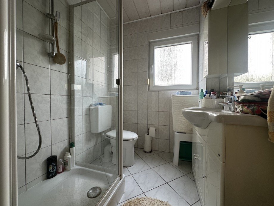 Badezimmer EG Mehrfamilienhaus R�sselsheim