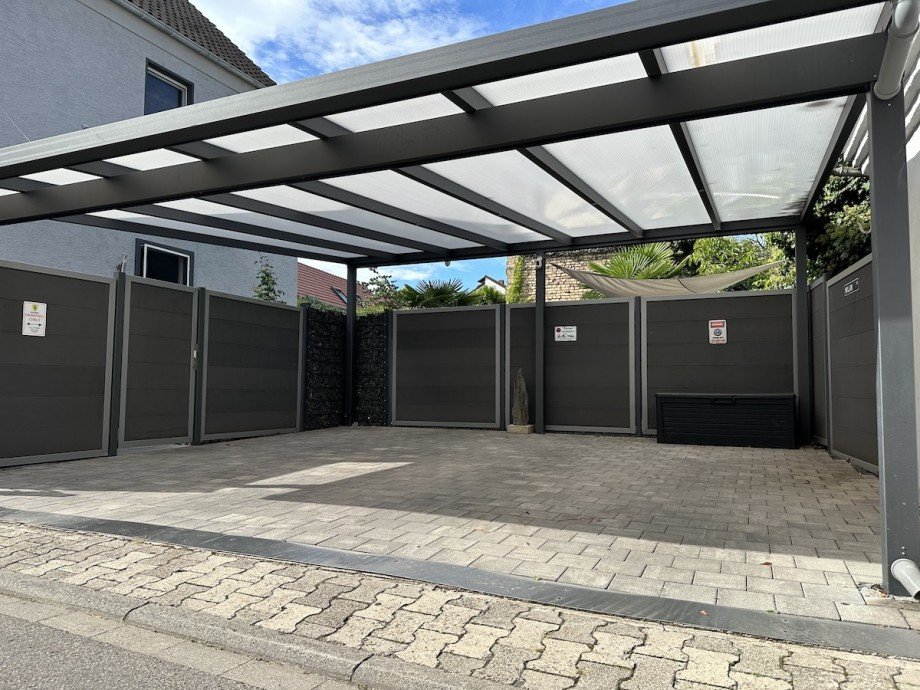 Carport f�r 2 Autos Mehrfamilienhaus Bischofsheim